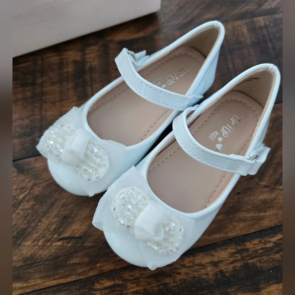 Tip Top Kids Girls White Crystal Bow Mary Jane Dress Shoes. Style S143. Size 6.